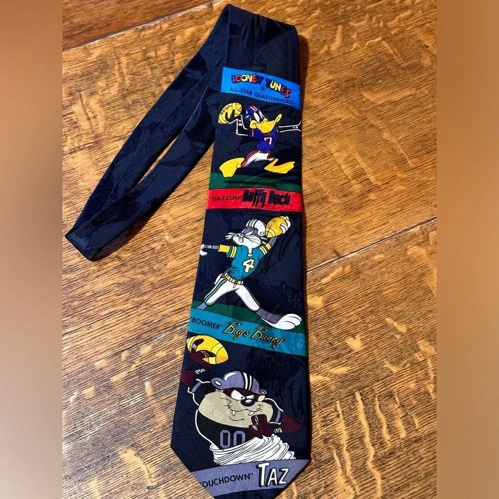 Looney Tunes All-Star Quarterbacks Football Mens Neck Tie Bugs Taz Navy